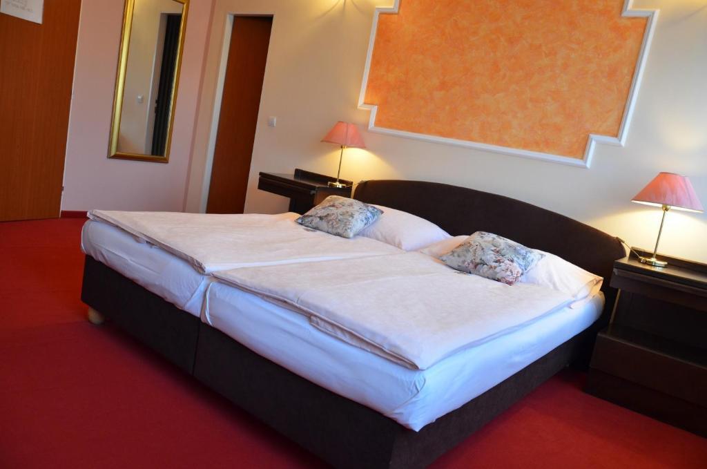 קרלובי וארי Eurohotel מראה חיצוני תמונה