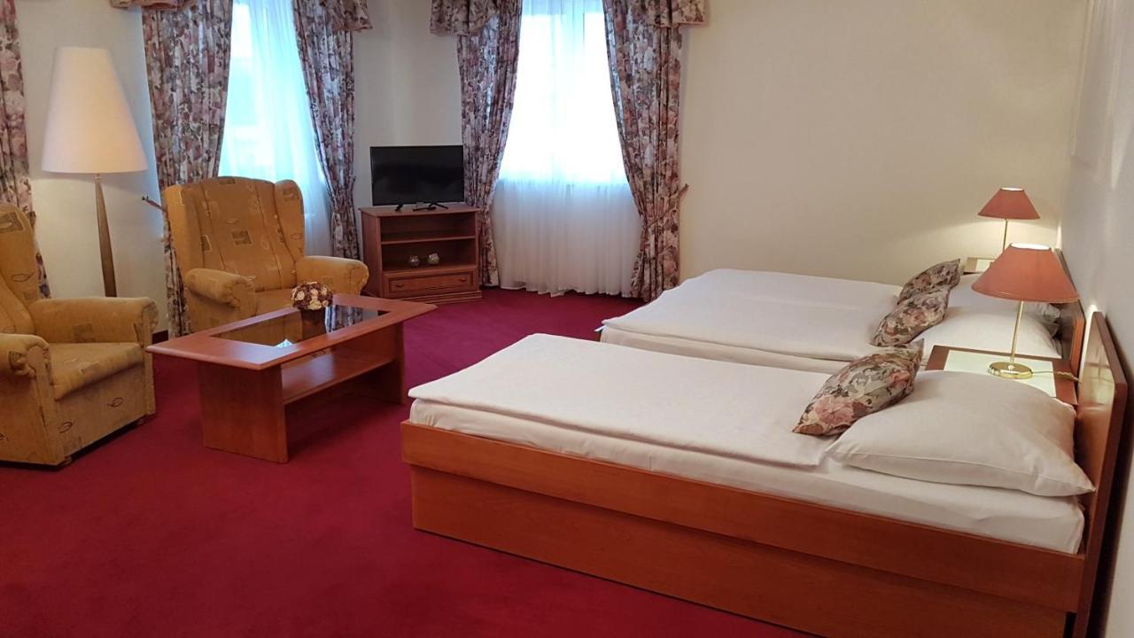 קרלובי וארי Eurohotel מראה חיצוני תמונה
