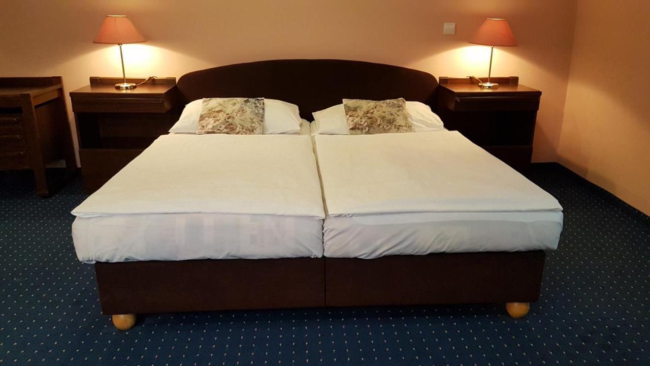 קרלובי וארי Eurohotel מראה חיצוני תמונה