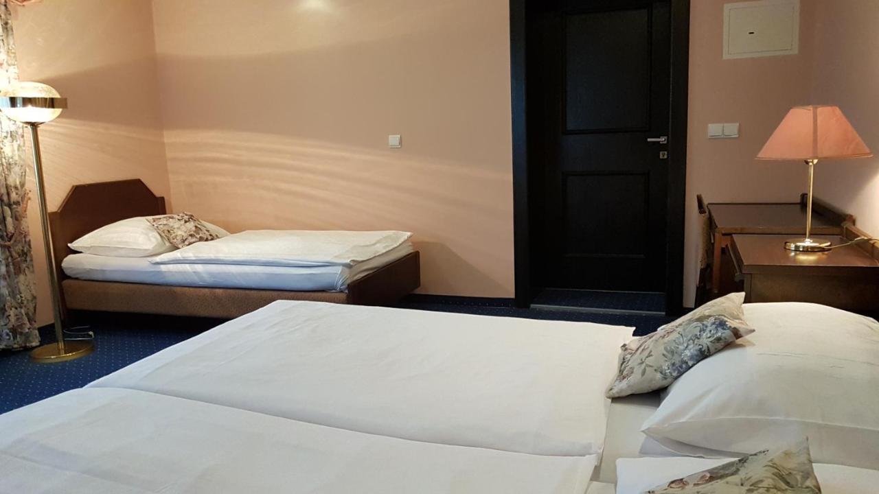 קרלובי וארי Eurohotel מראה חיצוני תמונה