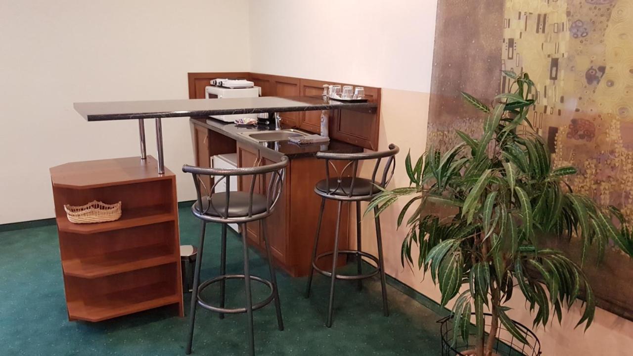 קרלובי וארי Eurohotel מראה חיצוני תמונה