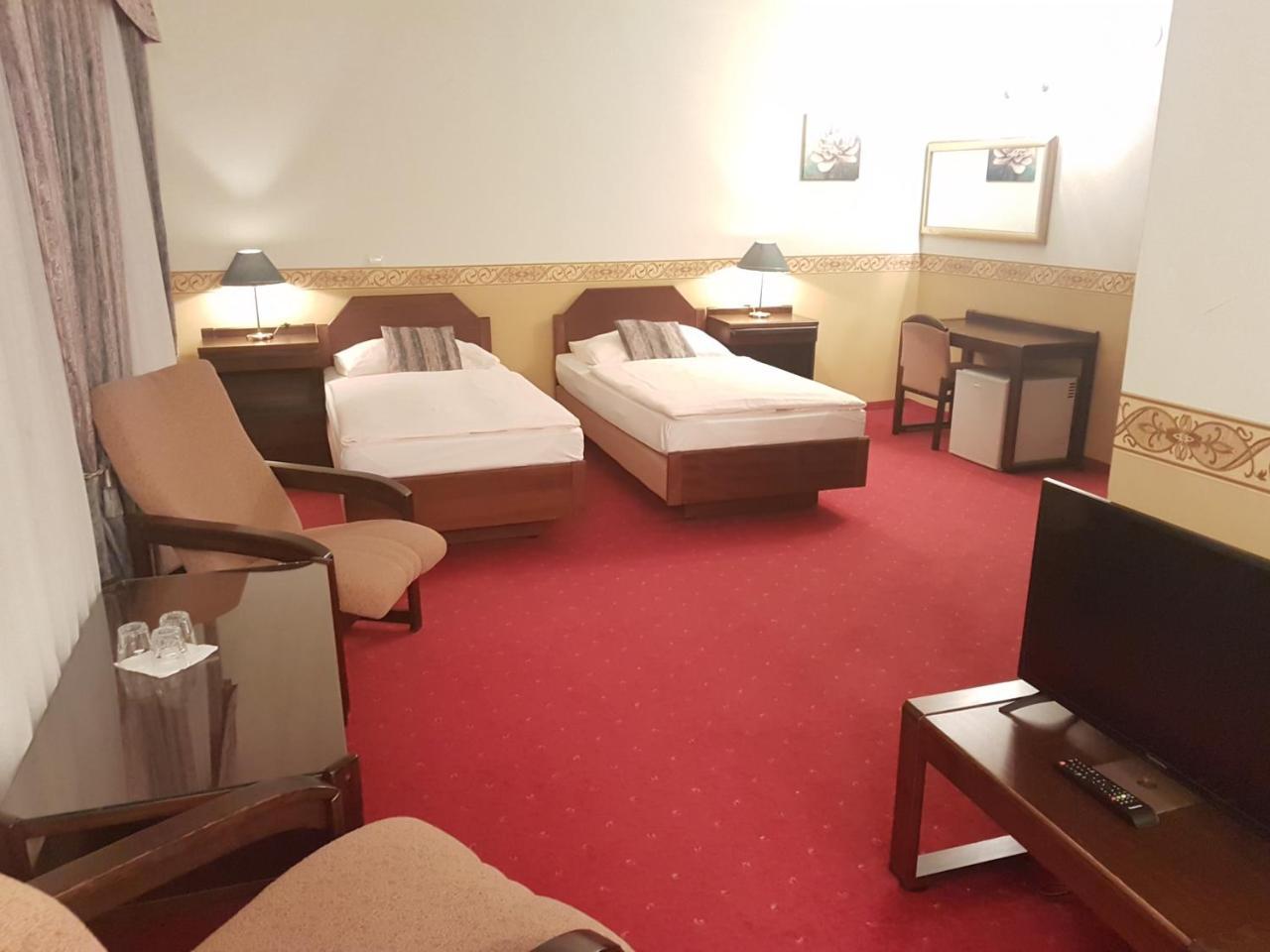 קרלובי וארי Eurohotel מראה חיצוני תמונה