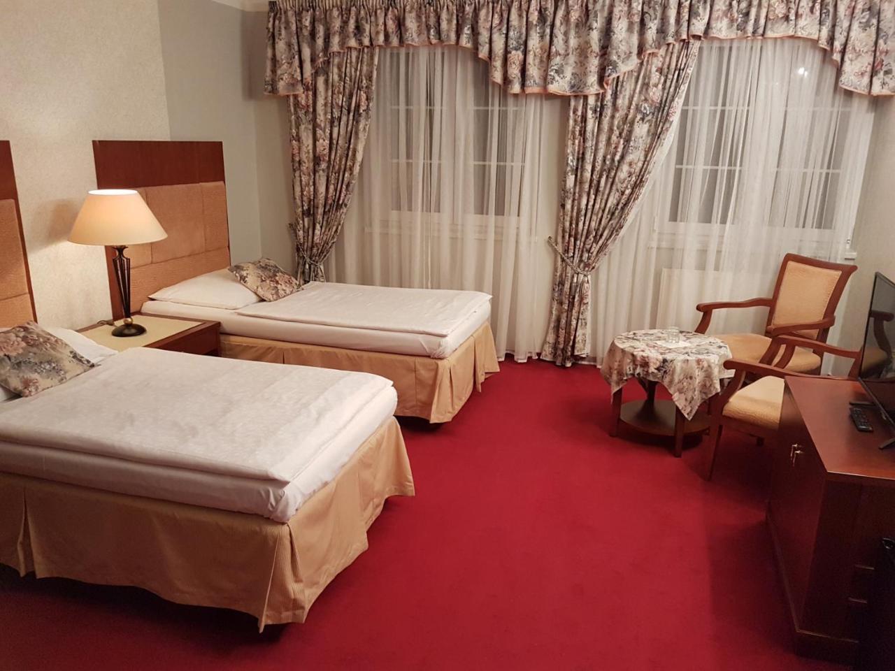 קרלובי וארי Eurohotel מראה חיצוני תמונה