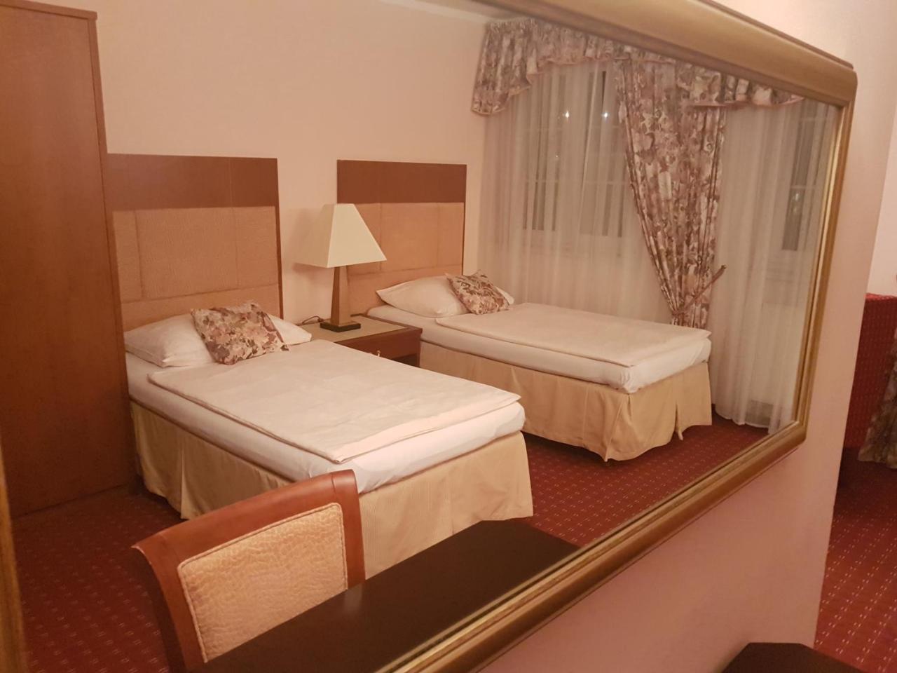קרלובי וארי Eurohotel מראה חיצוני תמונה