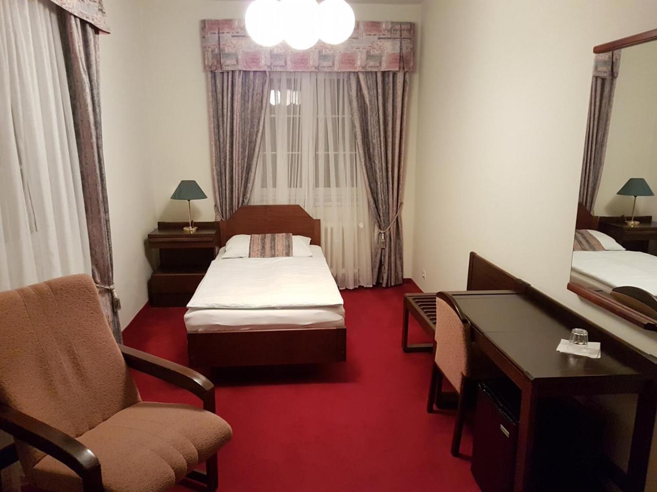 קרלובי וארי Eurohotel מראה חיצוני תמונה