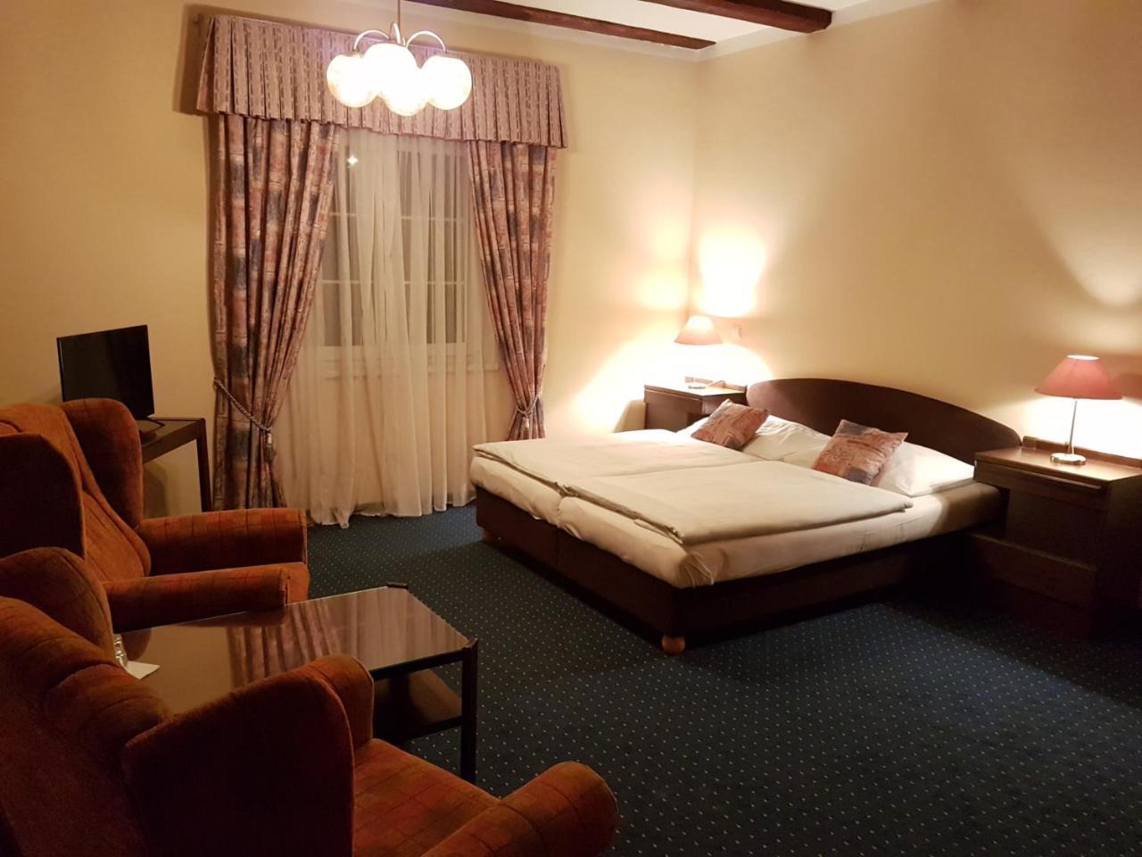 קרלובי וארי Eurohotel מראה חיצוני תמונה